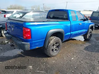 2007 Dodge Dakota ST with VIN 1D7HE22K67S253682, listed as a IAAI auction lot 42193632 with 147,697 mi miles and . Bid and sale history available at carsss.com. Image 4.