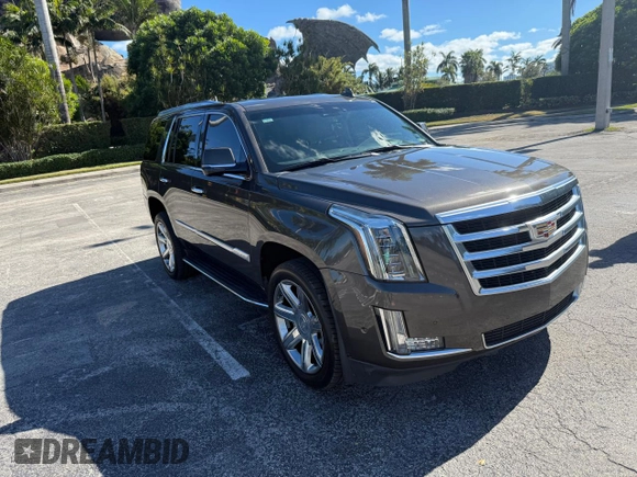 2020 Cadillac Escalade Luxury z VIN 1GYS3BKJ8LR154516, wystawiony jako Copart lot #59628455 z przebiegiem 72 098 mil mil oraz Czysty tytuł • Clean title. Historia ofert i sprzedaży dostępna na DreamBid. Obrazek 1.