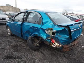 2008 Chevrolet Aveo LS z VIN KL1TD56678B212623, wystawiony jako IAAI lot #41152790 z przebiegiem 91 555 mil mil oraz . Historia ofert i sprzedaży dostępna na DreamBid. Obrazek 3.
