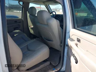 2004 Chevrolet Suburban LS with VIN 1GNEC16Z64J326207, listed as a IAAI auction lot 41744882 with 268,450 mi miles. Bid and sale history available at carsss.com. Image 8.