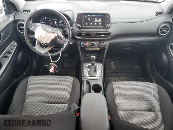 2018 Hyundai Kona SEL with VIN KM8K2CAA2JU105611, listed as a Copart auction lot 43071505 with 77,357 mi miles and Salvage Title. Bid and sale history available at carsss.com. Image 8.