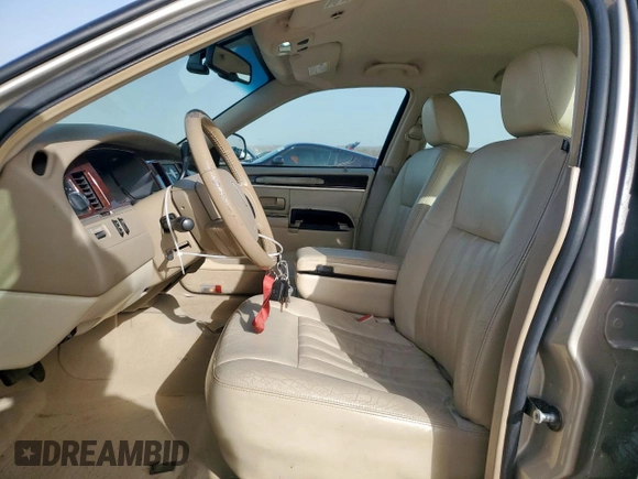 2006 Lincoln Town Car Signature z VIN 1LNHM81W16Y609693, wystawiony jako Copart lot #48370195 z przebiegiem 136 986 mil mil oraz Szkoda całkowita • Salvage title. Historia ofert i sprzedaży dostępna na DreamBid. Obrazek 7.