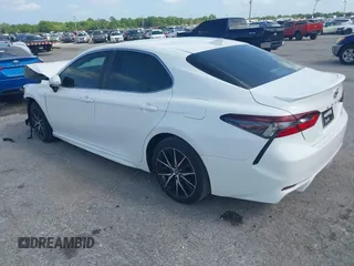 2022 Toyota Camry SE with VIN 4T1T11AK4NU675734, listed as a IAAI auction lot 41719703 with 34,473 mi miles. Bid and sale history available at carsss.com. Image 3.