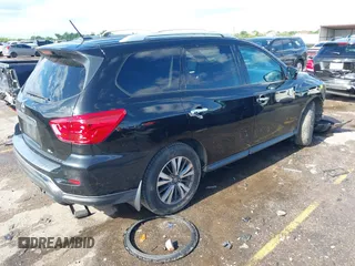 2017 Nissan Pathfinder S z VIN 5N1DR2MN5HC903047, wystawiony jako IAAI lot #42231749 z przebiegiem 115 251 mil mil oraz . Historia ofert i sprzedaży dostępna na DreamBid. Obrazek 4.
