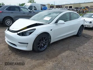 2020 Tesla Model 3 Standard Range Plus z VIN 5YJ3E1EA3LF794276, wystawiony jako IAAI lot #42390409 z przebiegiem 51 924 mil mil oraz . Historia ofert i sprzedaży dostępna na DreamBid. Obrazek 20.