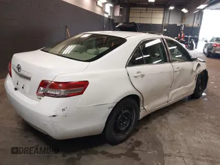 2011 Toyota Camry LE z VIN 4T1BF3EK0BU772878, wystawiony jako IAAI lot #42264913 z przebiegiem 177 820 mil mil oraz . Historia ofert i sprzedaży dostępna na DreamBid. Obrazek 4.
