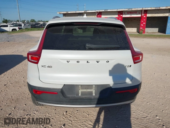 2021 Volvo XC40 Momentum with VIN YV4162UK5M2423299, listed as a IAAI auction lot 41940996 with 50,304 mi miles and . Bid and sale history available at DreamBid. Image 15.
