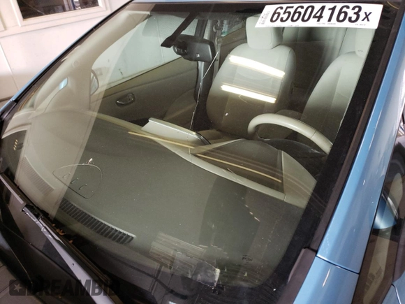 2015 Nissan LEAF SV with VIN 1N4AZ0CPXFC329112, listed as a Copart auction lot 65604163 with 67,558 mi miles. Bid and sale history available at carsss.com. Image 12.