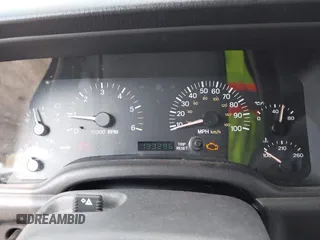 2000 Jeep Cherokee z VIN 1J4FF48S2YL190863, wystawiony jako IAAI lot #42820115 z przebiegiem 133 296 mil mil oraz . Historia ofert i sprzedaży dostępna na DreamBid. Obrazek 7.