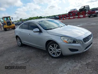 2012 Volvo S60 T5 z VIN YV1622FS3C2044490, wystawiony jako IAAI lot #42391219 z przebiegiem 165 861 mil mil oraz . Historia ofert i sprzedaży dostępna na DreamBid. Obrazek 1.