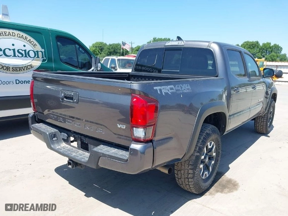 2018 Toyota Tacoma SR with VIN 5TFCZ5AN6JX127774, listed as a IAAI auction lot 41989635 with 28,161 mi miles. Bid and sale history available at carsss.com. Image 20.