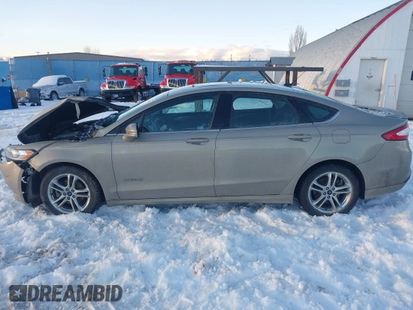 2016 Ford Fusion SE Hybrid with VIN 3FA6P0LU8GR127311, listed as a IAAI auction lot 41242945 with 1 mi miles. Bid and sale history available at carsss.com. Image 15.