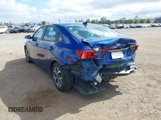 2021 Kia Forte LXS z VIN 3KPF24AD1ME403205, wystawiony jako IAAI lot #42260719 z przebiegiem 41 828 mil mil oraz . Historia ofert i sprzedaży dostępna na DreamBid. Obrazek 3.