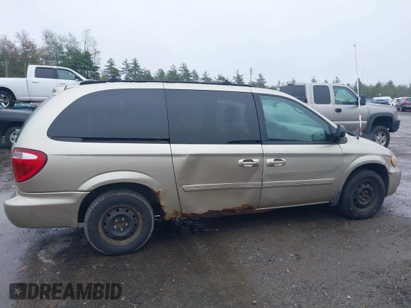 2005 Dodge Caravan SE with VIN 2D4GP24R95R324515, listed as a IAAI auction lot 42195916 with 185,491 mi miles and . Bid and sale history available at carsss.com. Image 6.