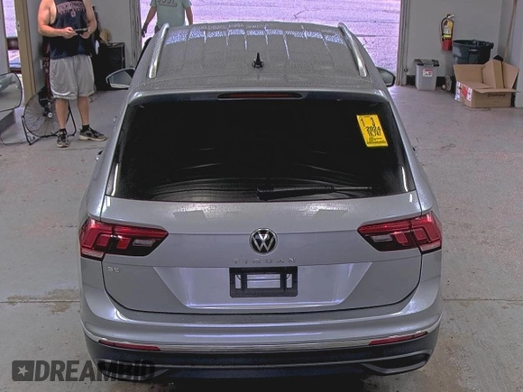 2024 Volkswagen Tiguan SE z VIN 3VV3B7AX5RM084940, wystawiony jako IAAI lot #42731231 z przebiegiem 19 747 mil mil oraz . Historia ofert i sprzedaży dostępna na DreamBid. Obrazek 29.