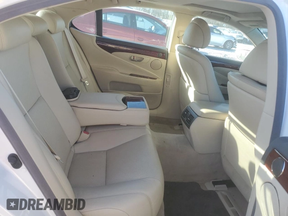 2011 Lexus LS 460 z VIN JTHCL5EF8B5011380, wystawiony jako Copart lot #47326435 z przebiegiem 86 313 mil mil oraz Szkoda całkowita • Salvage title. Historia ofert i sprzedaży dostępna na DreamBid. Obrazek 10.