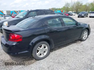 2014 Dodge Avenger SE z VIN 1C3CDZAG2EN232518, wystawiony jako IAAI lot #42157442 z przebiegiem 145 457 mil mil oraz . Historia ofert i sprzedaży dostępna na DreamBid. Obrazek 4.