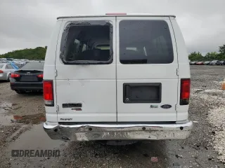 2013 Ford Econoline Passenger XL z VIN 1FBSS3BL2DDB19697, wystawiony jako Copart lot #65953484 z przebiegiem 111 055 mil mil oraz Szkoda całkowita • Salvage title. Historia ofert i sprzedaży dostępna na DreamBid. Obrazek 6.