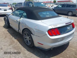 2017 Ford Mustang EcoBoost Premium z VIN 1FATP8UH6H5279739, wystawiony jako IAAI lot #42647755 z przebiegiem 91 724 mil mil oraz . Historia ofert i sprzedaży dostępna na DreamBid. Obrazek 3.