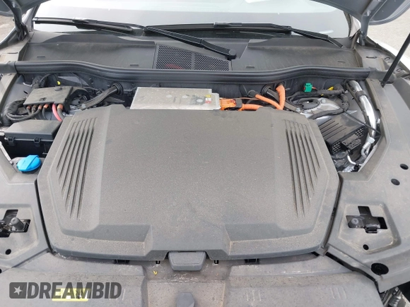 2022 Audi e-tron Premium with VIN WA1AAAGE3NB033122, listed as a IAAI auction lot 42081343 with 36,171 mi miles and . Bid and sale history available at DreamBid. Image 10.