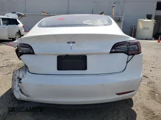 2018 Tesla Model 3 Long Range Battery z VIN 5YJ3E1EA2JF162673, wystawiony jako Copart lot #53495805 z przebiegiem 71 481 mil mil oraz Szkoda całkowita • Salvage title. Historia ofert i sprzedaży dostępna na DreamBid. Obrazek 6.