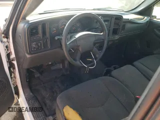 2005 Chevrolet Silverado 1500 Work Truck с VIN 1GCEC14V45Z233374, выставлен на аукционе Copart как лот 73718324 с пробегом 201 140 миль миль и Списание • Salvage title. История ставок и продаж доступна на DreamBid. Изображение 8.