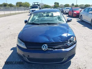 2013 Volkswagen Jetta SE z VIN 3VWDX7AJ0DM396590, wystawiony jako IAAI lot #41829922 z przebiegiem 133 356 mil mil oraz . Historia ofert i sprzedaży dostępna na DreamBid. Obrazek 12.