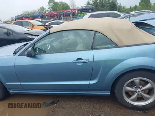 2005 Ford Mustang Deluxe z VIN 1ZVFT84N655195289, wystawiony jako IAAI lot #42182596 z przebiegiem 84 205 mil mil oraz . Historia ofert i sprzedaży dostępna na DreamBid. Obrazek 15.