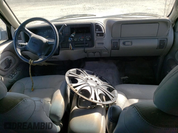 1999 GMC Yukon with VIN 1GKEC13R5XJ761595, listed as a Copart auction lot 69677904 with 174,735 mi miles and Clean Title. Bid and sale history available at carsss.com. Image 8.