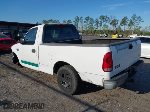 2002 Ford F-150 XL z VIN 1FTRF17L22NB18648, wystawiony jako IAAI lot #41843041 z przebiegiem 90 033 mil mil oraz . Historia ofert i sprzedaży dostępna na DreamBid. Obrazek 3.