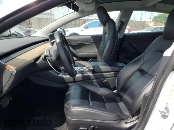 2020 Tesla Model 3 Standard Range Plus z VIN 5YJ3E1EA6LF634067, wystawiony jako Copart lot #50718645 z przebiegiem 26 605 mil mil oraz Szkoda całkowita • Salvage title. Historia ofert i sprzedaży dostępna na DreamBid. Obrazek 7.
