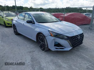 2024 Nissan Altima SR z VIN 1N4BL4CV9RN357455, wystawiony jako IAAI lot #42373524 z przebiegiem 35 515 mil mil oraz . Historia ofert i sprzedaży dostępna na DreamBid. Obrazek 1.