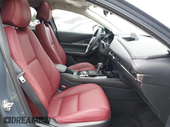 2025 Mazda CX-30 S Carbon Edition с VIN 3MVDMBCM6SM813356, выставлен на аукционе IAAI как лот 42165714 с пробегом 2 338 миль миль и . История ставок и продаж доступна на DreamBid. Изображение 5.