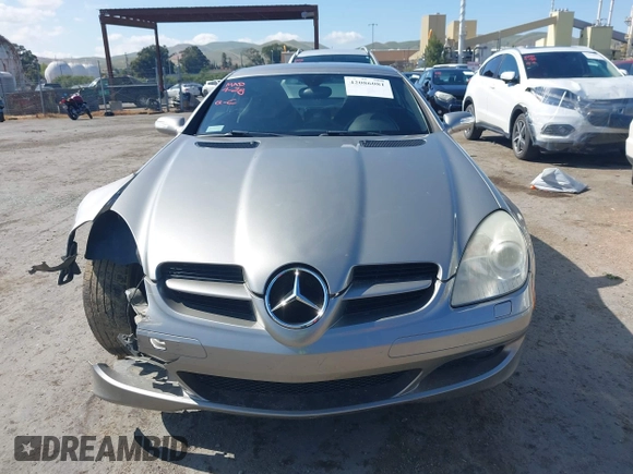 2006 Mercedes-Benz SLK 350 with VIN WDBWK56FX6F121510, listed as a IAAI auction lot 42086081 with 88,615 mi miles and . Bid and sale history available at DreamBid. Image 13.