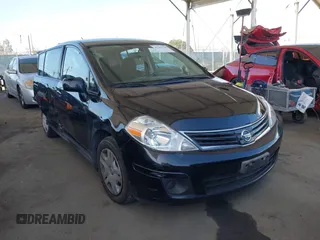 2012 Nissan Versa S z VIN 3N1BC1CP8CK266543, wystawiony jako IAAI lot #42283328 z przebiegiem 82 138 mil mil oraz . Historia ofert i sprzedaży dostępna na DreamBid. Obrazek 1.