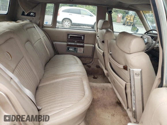 1992 Cadillac Brougham z VIN 1G6DW5479NR710170, wystawiony jako Copart lot #70194164 z przebiegiem Nie podano mil oraz Nie do naprawy • Non repairable. Historia ofert i sprzedaży dostępna na DreamBid. Obrazek 10.