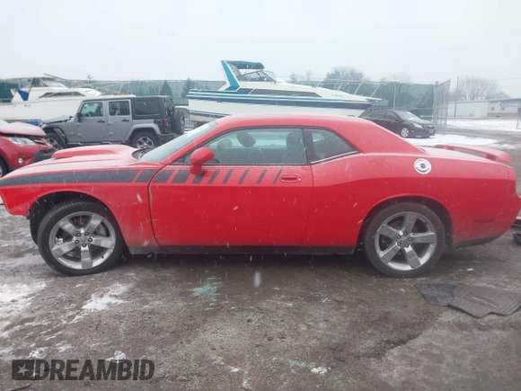 2010 Dodge Challenger R/T Classic z VIN 2B3CJ5DT7AH103121, wystawiony jako IAAI lot #41298456 z przebiegiem 147 685 mil mil oraz . Historia ofert i sprzedaży dostępna na DreamBid. Obrazek 15.