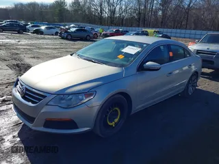 2012 Volkswagen CC Sport z VIN WVWMN7AN3CE506483, wystawiony jako IAAI lot #41401237 z przebiegiem 135 296 mil mil oraz . Historia ofert i sprzedaży dostępna na DreamBid. Obrazek 2.