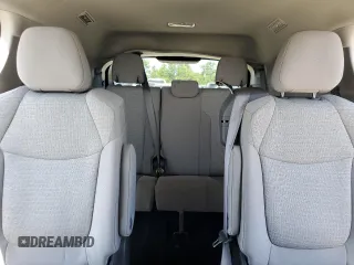 2024 Toyota Sienna LE z VIN 5TDKRKEC0RS186405, wystawiony jako Copart lot #56057695 z przebiegiem 36 184 mil mil oraz Szkoda całkowita • Salvage title. Historia ofert i sprzedaży dostępna na DreamBid. Obrazek 10.