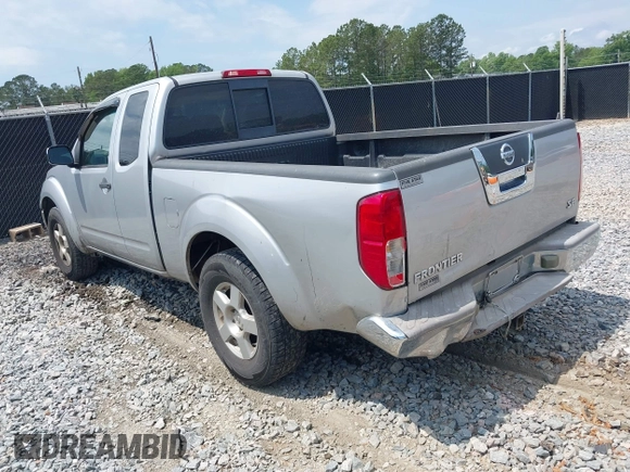 2008 Nissan Frontier SE z VIN 1N6AD06U18C404824, wystawiony jako IAAI lot #42137810 z przebiegiem 203 010 mil mil oraz . Historia ofert i sprzedaży dostępna na DreamBid. Obrazek 3.
