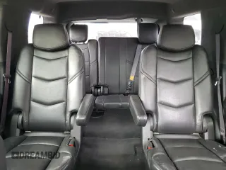 2016 Cadillac Escalade Platinum z VIN 1GYS4DKJ8GR125323, wystawiony jako Copart lot #89147295 z przebiegiem 131 657 mil mil oraz Szkody całkowita. Historia ofert i sprzedaży dostępna na DreamBid. Obrazek 10.
