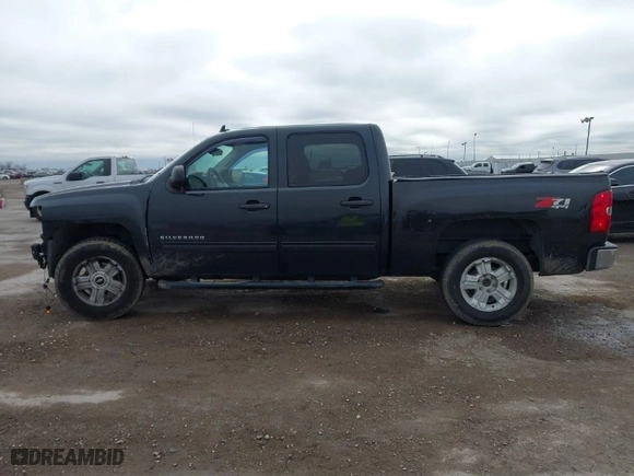 2010 Chevrolet Silverado 1500 LT with VIN 3GCRKSE38AG126152, listed as a IAAI auction lot 41399278 with 246,192 mi miles. Bid and sale history available at carsss.com. Image 14.