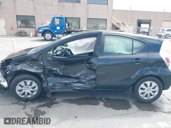2014 Toyota Prius One z VIN JTDKDTB33E1569335, wystawiony jako IAAI lot #42483772 z przebiegiem Nie podano mil oraz . Historia ofert i sprzedaży dostępna na DreamBid. Obrazek 13.