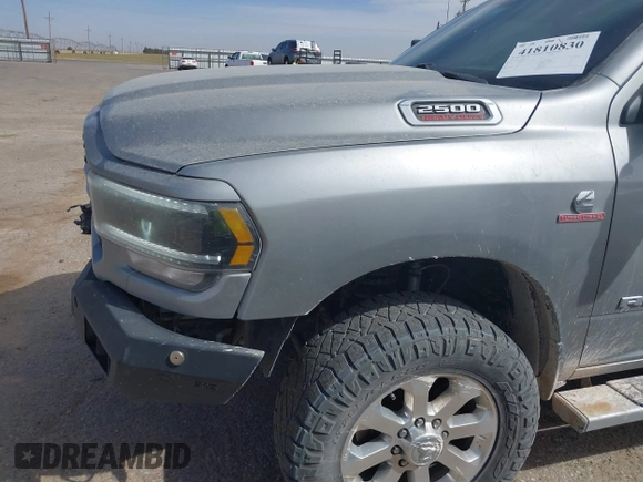 2022 Ram 2500 Big Horn z VIN 3C6UR5DL1NG178793, wystawiony jako IAAI lot #41810830 z przebiegiem 76 551 mil mil oraz . Historia ofert i sprzedaży dostępna na DreamBid. Obrazek 6.
