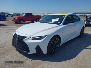 2024 Lexus IS 350 F Sport z VIN JTHGZ1B28R5076833, wystawiony jako IAAI lot #41967134 z przebiegiem 20 704 mil mil oraz . Historia ofert i sprzedaży dostępna na DreamBid. Obrazek 2.