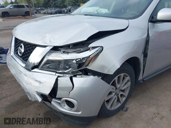 2015 Nissan Pathfinder S z VIN 5N1AR2MM7FC688083, wystawiony jako IAAI lot #42156969 z przebiegiem 99 752 mil mil oraz . Historia ofert i sprzedaży dostępna na DreamBid. Obrazek 6.