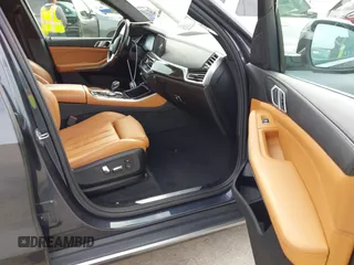 2019 BMW X5 xDrive40i with VIN 5UXCR6C59KLL08488, listed as a IAAI auction lot 41724824 with 57,334 mi miles. Bid and sale history available at carsss.com. Image 5.