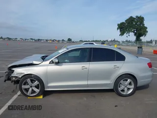 2011 Volkswagen Jetta SE with VIN 3VWDZ7AJ3BM369312, listed as a IAAI auction lot 42044977 with 107,695 mi miles and . Bid and sale history available at DreamBid. Image 15.