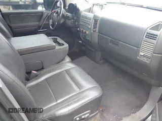 2005 Nissan Titan LE z VIN 1N6AA07B05N557667, wystawiony jako IAAI lot #42292562 z przebiegiem 197 874 mil mil oraz . Historia ofert i sprzedaży dostępna na DreamBid. Obrazek 5.