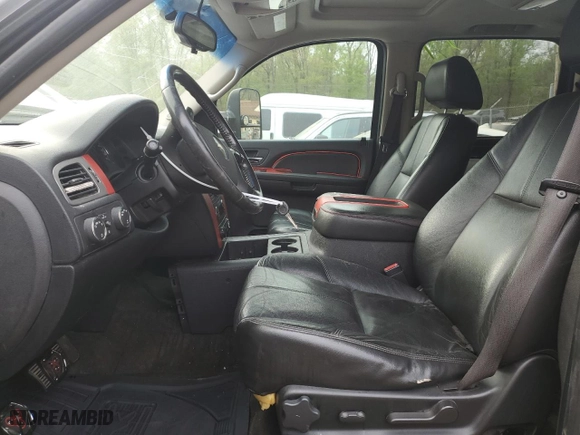 2009 Chevrolet Suburban LT w/1LT with VIN 1GNFK26339R269157, listed as a Copart auction lot 53614035 with 260,295 mi miles and Salvage Title. Bid and sale history available at carsss.com. Image 7.